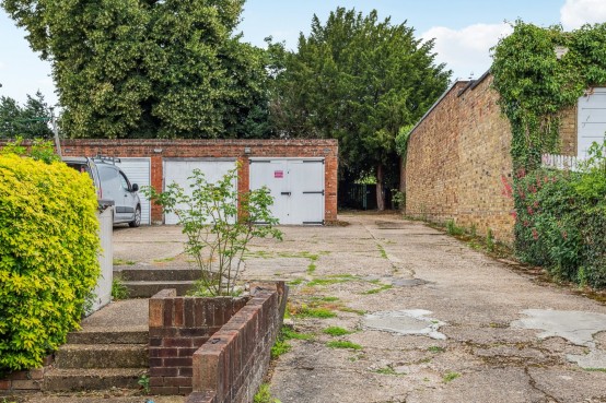 Images for Merle Avenue, Harefield, Middlesex EAID:627586940 BID:13319603