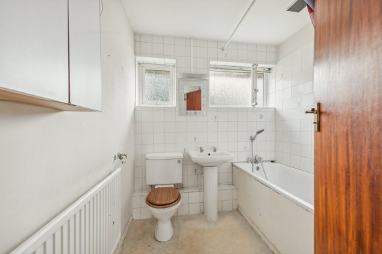 Images for Merle Avenue, Harefield, Middlesex EAID:627586940 BID:13319603