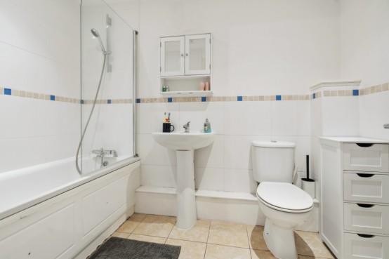 Images for Layters Avenue, Chalfont St Peter, Buckinghamshire EAID:627586940 BID:13319603