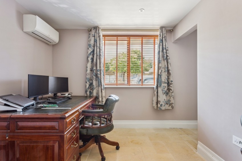 Images for Chequers Orchard, Iver, Buckinghamshire