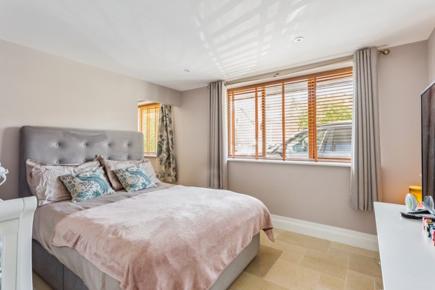 Images for Chequers Orchard, Iver, Buckinghamshire