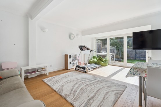 Images for Bench Manor Crescent, Chalfont St Peter, Buckinghamshire EAID:627586940 BID:13319603