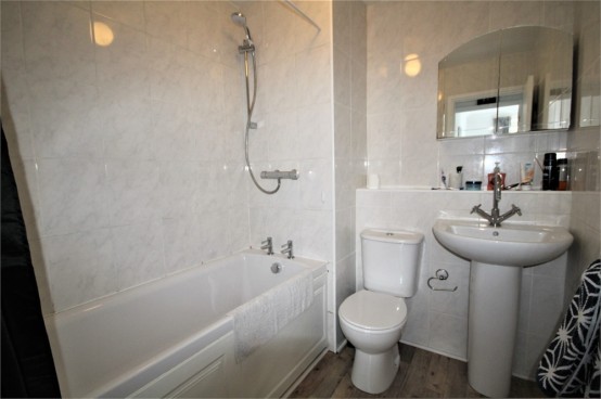 Images for High Street, Chalfont St Peter, Buckinghamshire EAID:627586940 BID:13319603