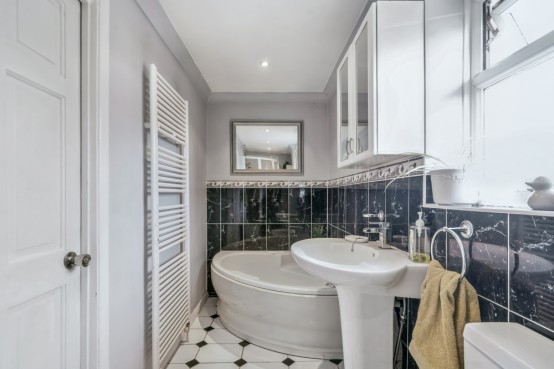 Images for Pond Lane, Chalfont St Peter, Buckinghamshire EAID:627586940 BID:13319603