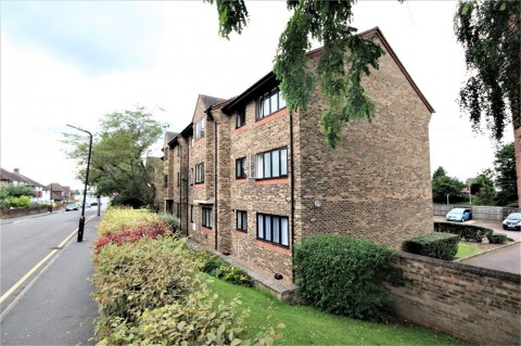 Chiltern View Road, Uxbridge, Middlesex - EAID:627586940, BID:13319603