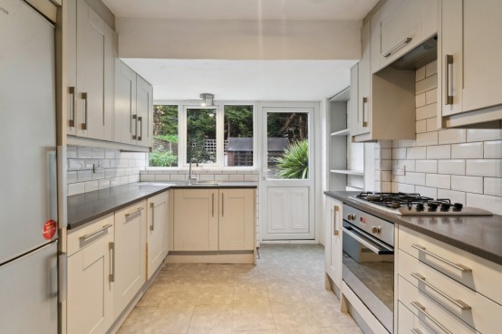 Images for Orchard Grove, Chalfont St Peter, Buckinghamshire EAID:627586940 BID:13319603